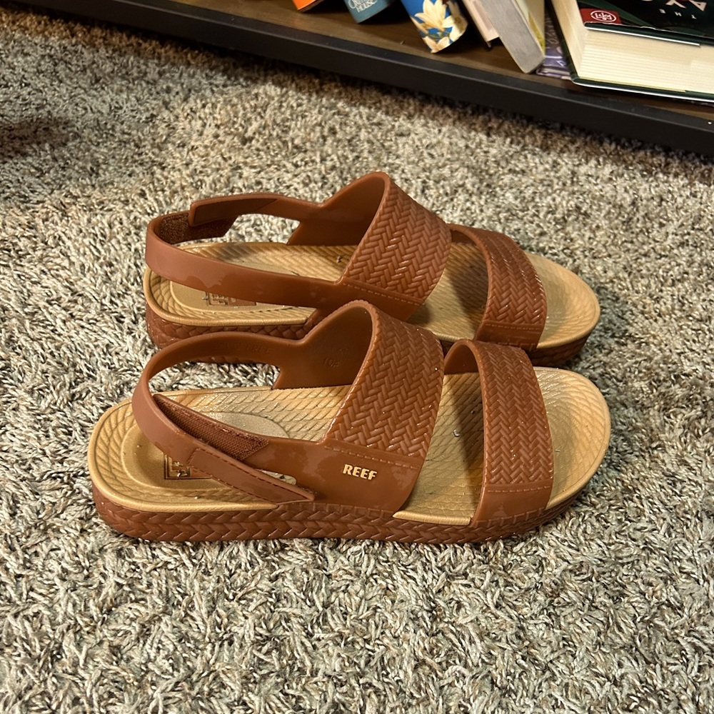 Reef water vista size 10, worn a few time!